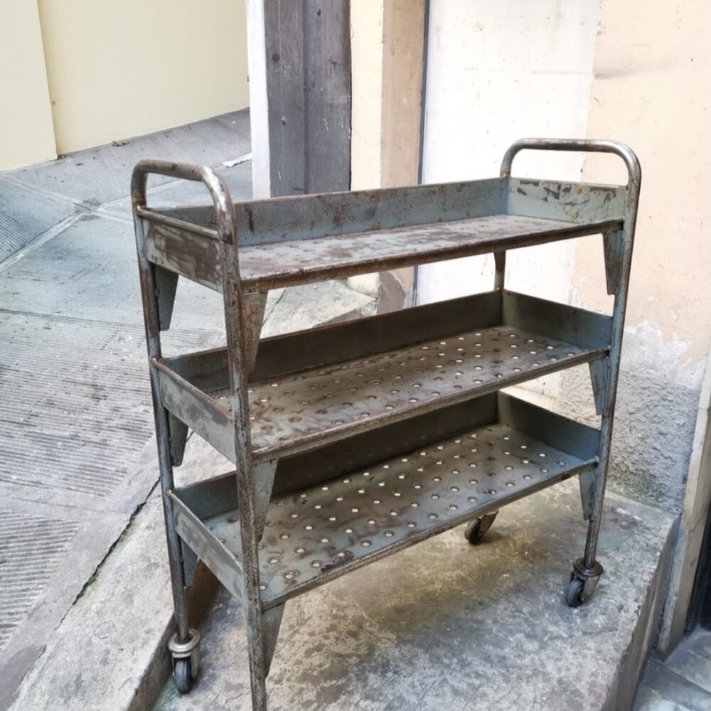 CARRELLO INDUSTRIALE A 3 RIPIANI