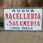 Insegna 'Nuova macelleria e Salumeria'