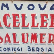 Insegna 'Nuova macelleria e Salumeria'