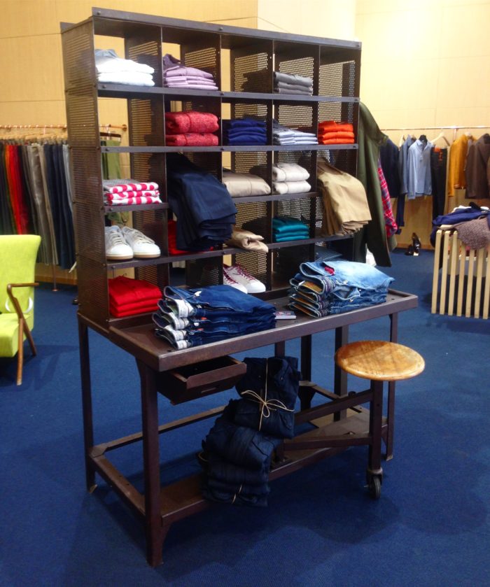 Mobile delle poste francesi a noleggio per Store Styling