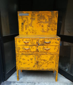 Mobile da Officina in patina, tavolo da lavoro, cassettiera industriale