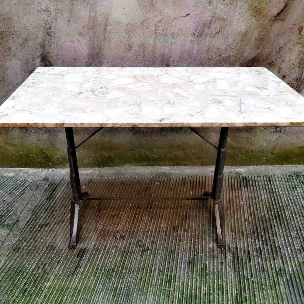 Tavolo da bistrot con piano in marmo