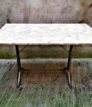 Tavolo da bistrot con piano in marmo