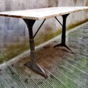 Tavolo da bistrot con piano in marmo