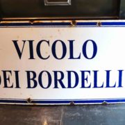 insegna vicolo dei bordelli