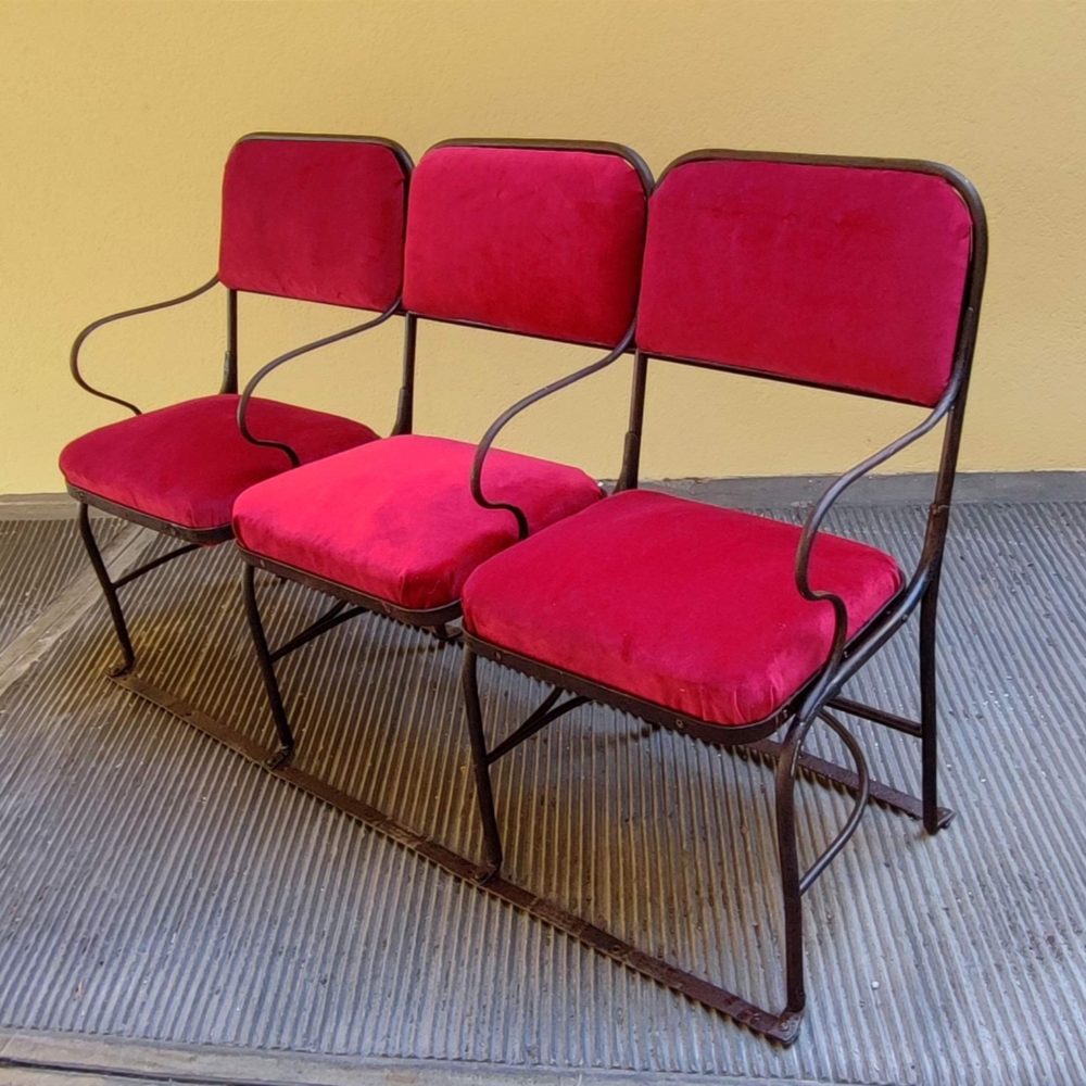 Poltroncine rosse di un teatro italiano