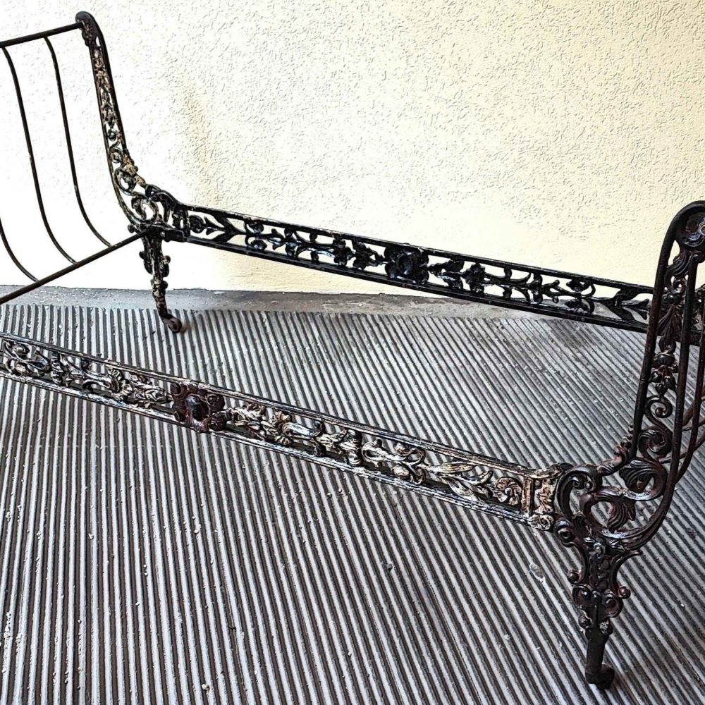 Letto in ferro e ghisa da bambino