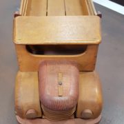 Camioncini giocattolo in legno