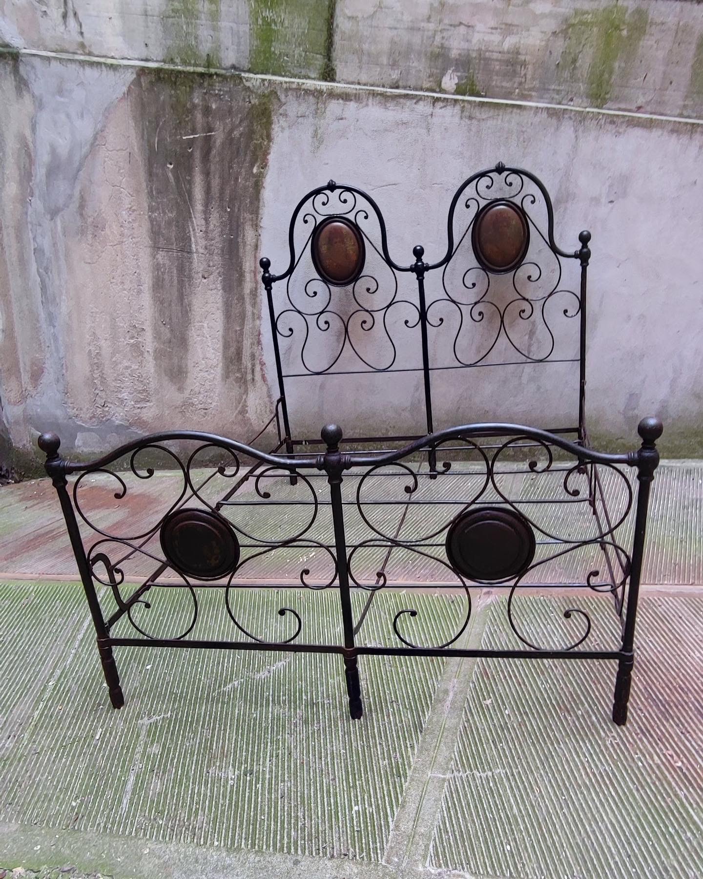 letto-matrimoniale-in-ferro