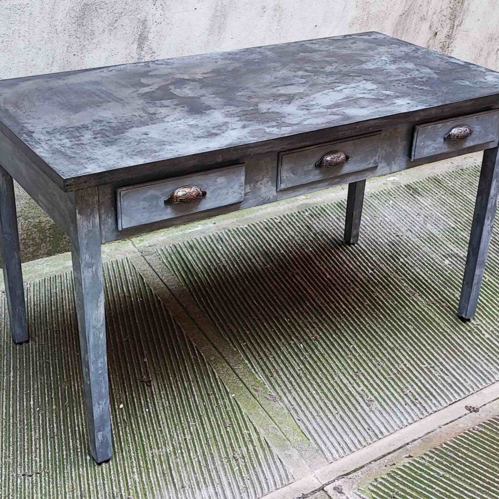 Tavolo da pranzo con piano in zinco