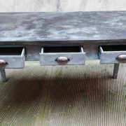 Tavolo da pranzo con piano in zinco