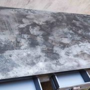 Tavolo da pranzo con piano in zinco
