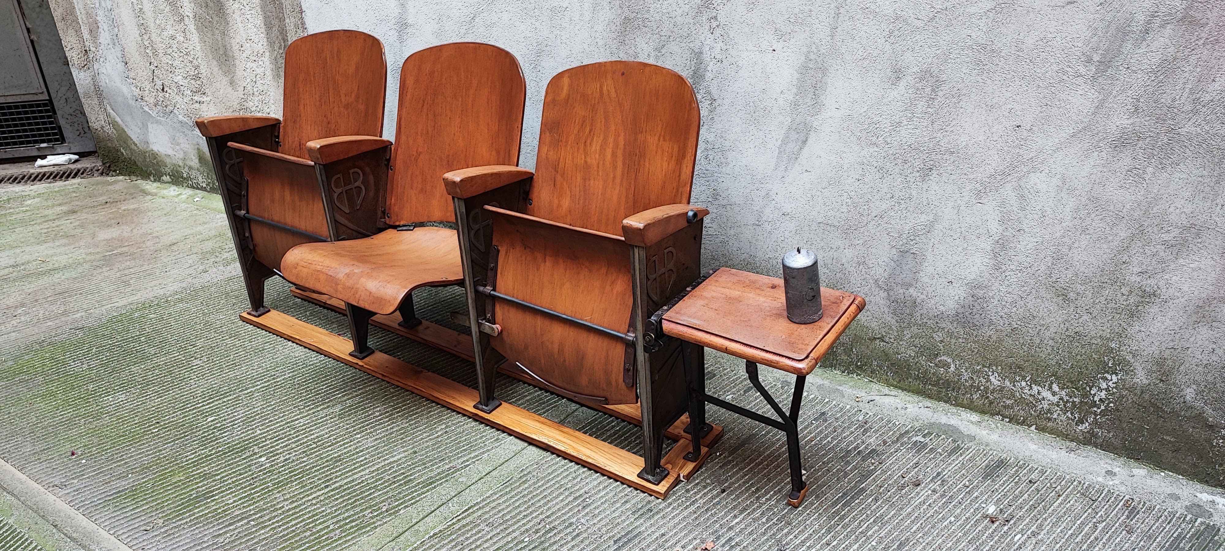 Poltrone di un teatro francese - Tre posti
