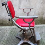 Sedia rossa da dentista