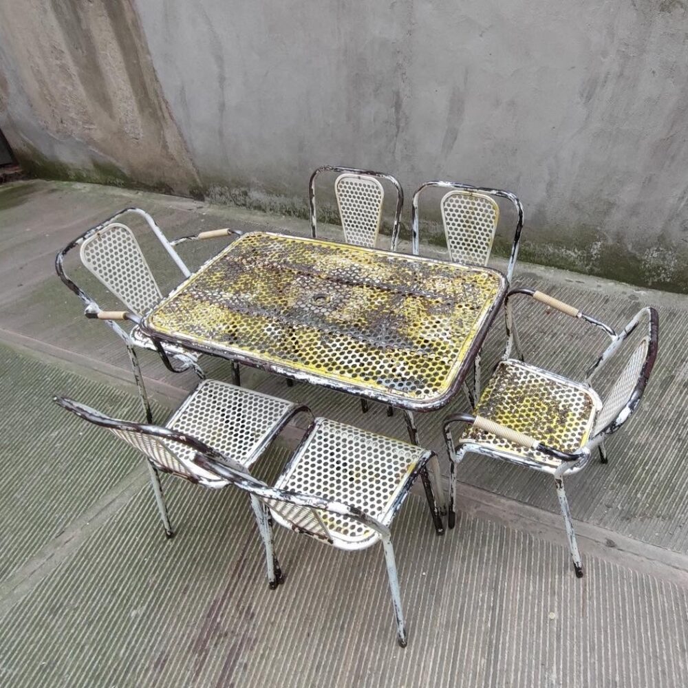 Set tavolo, sedie e poltroncine di Renèe Malaval