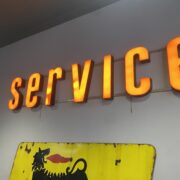 Scritta luminosa "service"