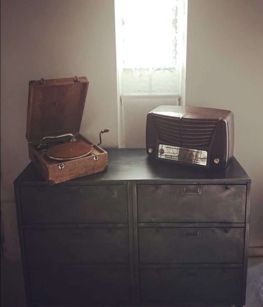 Radio anni '40 in bachelite e giradischi Rêve IDeal